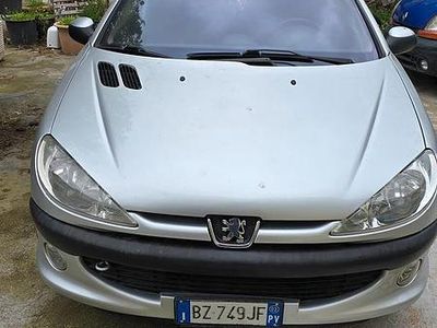 Begagnad Peugeot 206 CC 136 HK (100 kW) 2000 Grå Cab