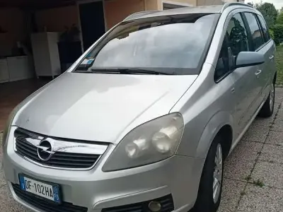 Usata Opel Zafira Cosmo 94 CV (69 kW) 2007 Argento Monovolume