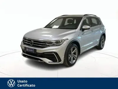 Usata VW Tiguan R-line 150 CV (110 kW) 2022 Grigio pastello SUV