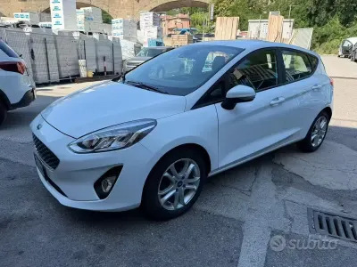 Usata Ford Fiesta 70 CV (51 kW) 2018 Bianco Utilitaria