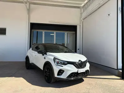 Usata Renault Captur Rive Gauche 140 CV (102 kW) 2023 Bianco nacrè con tetto nero SUV