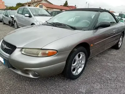 Usata Chrysler Stratus 133 CV (97 kW) 1999 Grigio Cabrio
