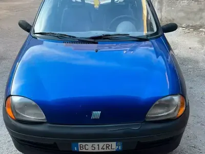 Usata Fiat 600 39 CV (28 kW) 1999 Bluazzurro Berlina