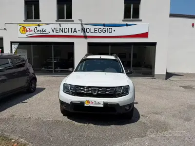 Usata Dacia Duster Lauréate 105 CV (77 kW) 2014 Bianco SUV