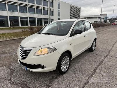 Usata Lancia Ypsilon Gold 85 CV (62 kW) 2014 Bianco Utilitaria