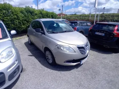 Usata Lancia Ypsilon Gold 95 CV (69 kW) 2015 Grigio Utilitaria