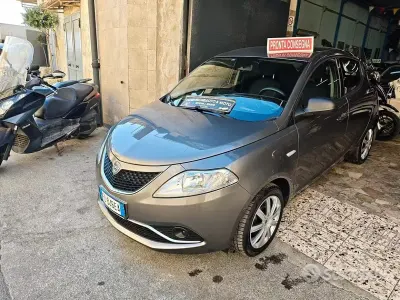 Usata Lancia Ypsilon Silver 69 CV (50 kW) 2016 Grigio Utilitaria