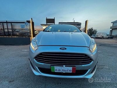 Usata Ford Fiesta Titanium 75 CV (55 kW) 2015 Grigio Berlina