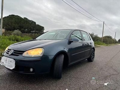 Usata VW Golf IV 105 CV (77 kW) 2004 Blu Berlina
