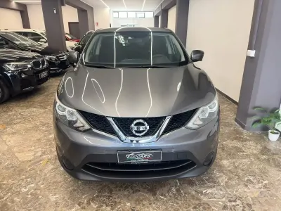 Gebraucht Nissan Qashqai Acenta 110 PS (80 kW) 2016 Grau SUV