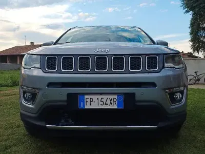 Usata Jeep Compass Limited 140 CV (102 kW) 2018 Grigio SUV