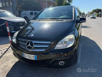 Usata Mercedes B180 Premium 109 CV (80 kW) 2011 Nero Monovolume