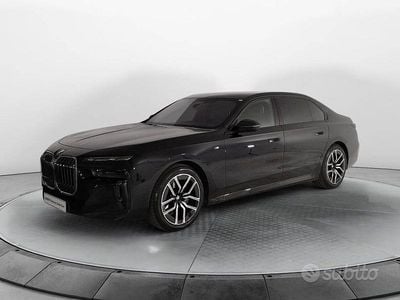 Usata BMW 740 M Sport 299 CV (219 kW) 2024 Blu Berlina