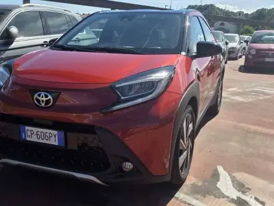 Usata Toyota Aygo X Lounge 72 CV (52 kW) 2023 Rosso SUV