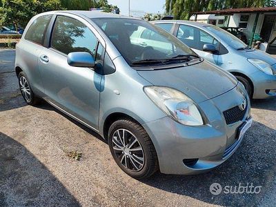 Usata Toyota Yaris 74 CV (54 kW) 2007 Grigio Utilitaria