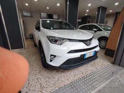 Usata Toyota RAV4 Lounge 143 CV (105 kW) 2017 Bianco SUV