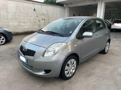 Begagnad Toyota Yaris Sol 69 HK (50 kW) 2007 Grå Halvkombi