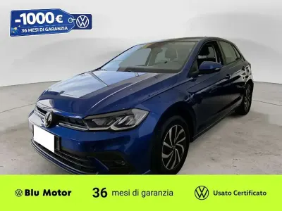 Usata VW Polo Life 95 CV (69 kW) 2023 Reef blue metallizzato Utilitaria