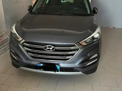 Usata Hyundai Tucson Xpossible 141 CV (103 kW) 2016 Grigio SUV