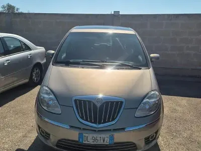 Usata Lancia Musa 95 CV (69 kW) 2008 Giallo Monovolume
