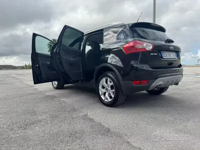 Usata Ford Kuga 140 CV (102 kW) 2012 Nero SUV