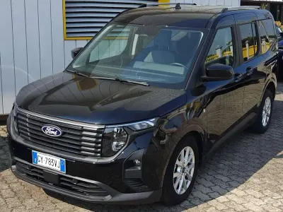 Usata Ford Tourneo Titanium 125 CV (91 kW) 2025 Nero Monovolume