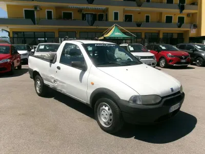 Usata Fiat Strada 63 CV (46 kW) 2003 Bianco Pick-up