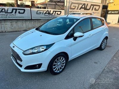 Usata Ford Fiesta 75 CV (55 kW) 2013 Bianco Utilitaria