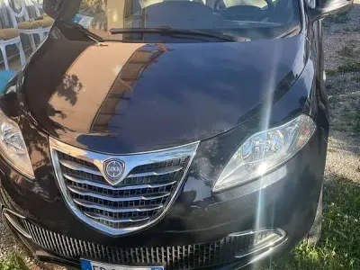 Usata Lancia Ypsilon Silver 80 CV (58 kW) 2013 Nero Utilitaria