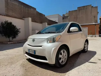 Usata Toyota iQ 68 CV (50 kW) 2011 Bianco Utilitaria