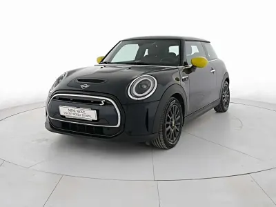 Usata Mini Cooper SE 135 kW (184 CV) 2021 Enigmatic black mini yours Utilitaria