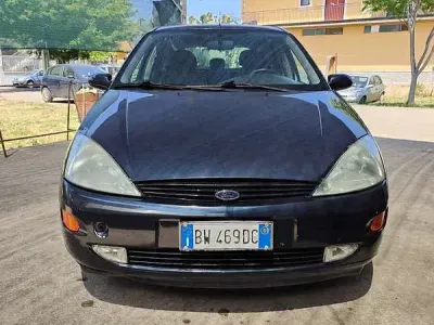 Usata Ford Focus Ambiente 90 CV (66 kW) 2001 Blu Berlina