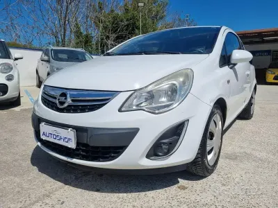 Usata Opel Corsa Club 65 CV (47 kW) 2011 Bianco Utilitaria