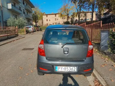 Usata Hyundai Accent 86 CV (63 kW) 2013 Grigio Berlina