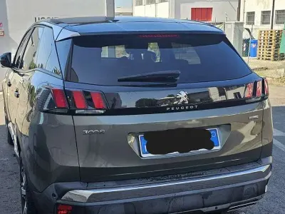 Usata Peugeot 3008 Allure 131 CV (96 kW) 2017 Verde SUV