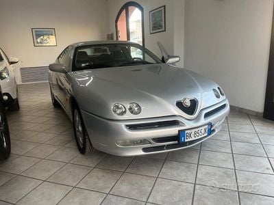 Begagnad Alfa Romeo GTV 155 HK (114 kW) 2000 Grå Sportkupé