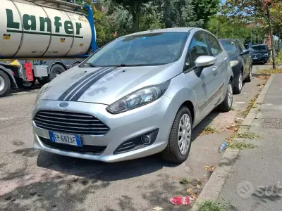 Usata Ford Fiesta 97 CV (71 kW) 2013 Grigio Berlina