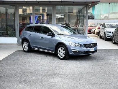 Usata Volvo V60 CC 150 CV (110 kW) 2017 Blu/azzurro Station wagon
