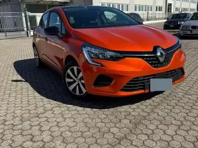 Usata Renault Clio V 65 CV (47 kW) 2023 Arancione Berlina
