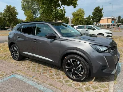 Usata Peugeot 2008 110 CV (80 kW) 2022 Grigio SUV