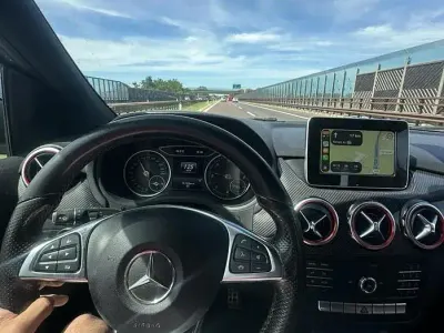 Usata Mercedes B180 109 CV (80 kW) 2017 Grigio Utilitaria