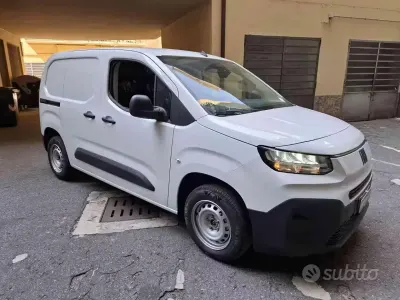 Nuova Fiat Doblò 110 CV (80 kW) 2025 Bianco pastello Monovolume