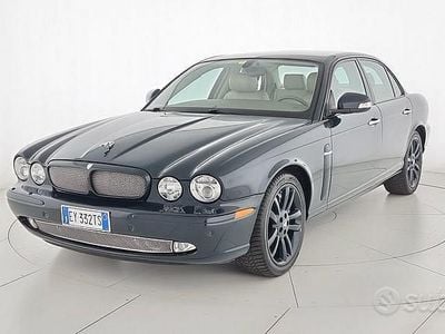Usata Jaguar XJR 396 CV (291 kW) 2004 Verde Berlina
