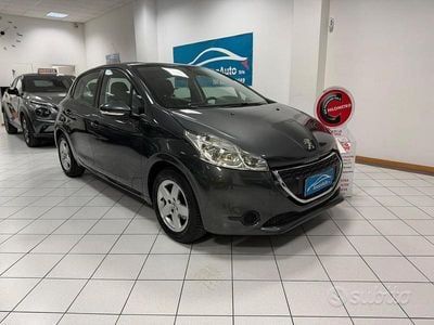 Grigio Usata 2014 Peugeot 208 Utilitaria | 6800 € (Buon prezzo)