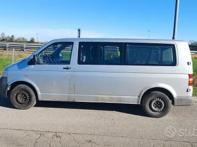 Begagnad VW Caravelle 131 HK (96 kW) 2006 Van