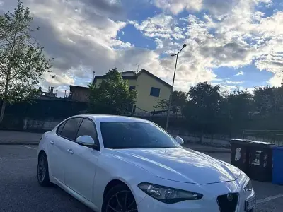 Usata Alfa Romeo Giulia 150 CV (110 kW) 2017 Bianco Berlina