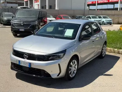 Używany Opel Corsa Edition 101 KM (74 kW) 2025 Szary Hatchback