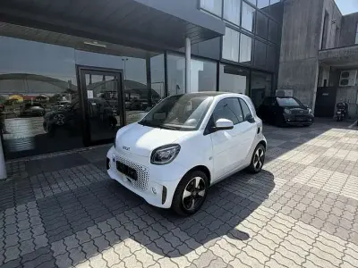 Usata Smart ForTwo Coupé Passion 41 kW (56 CV) 2024 Eaz bodypanel in white Utilitaria