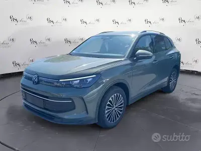 Usata VW Tiguan Life 131 CV (96 kW) 2024 Verde SUV