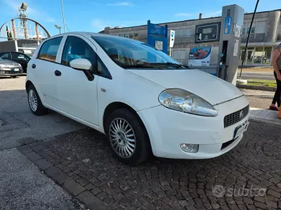 Usata Fiat Grande Punto 65 CV (47 kW) 2007 Bianco Utilitaria